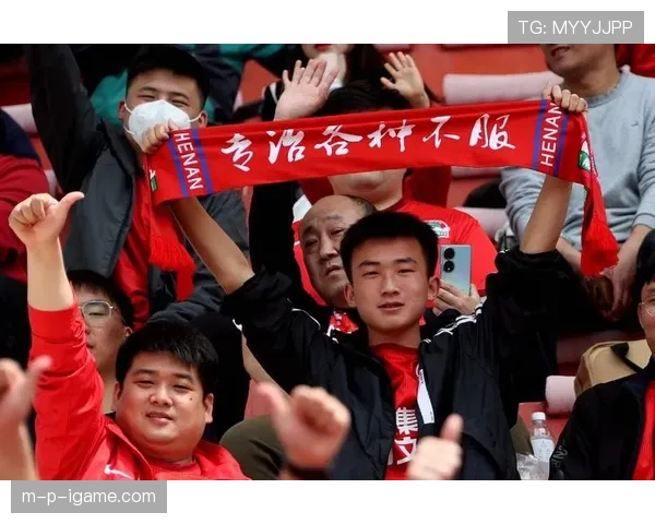 中国足球迈入新阶段，球迷熬夜助威热情高涨