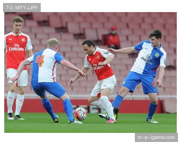 布莱克本蓝白方格战术革新，稳健表现引领英冠新纪元