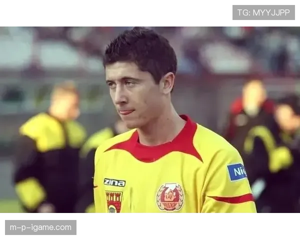 莱万转会拜仁是否构成对多特的背叛