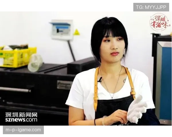 鲍春来训练间隙吃自带火锅，这生活滋味也太娱乐圈了吧！